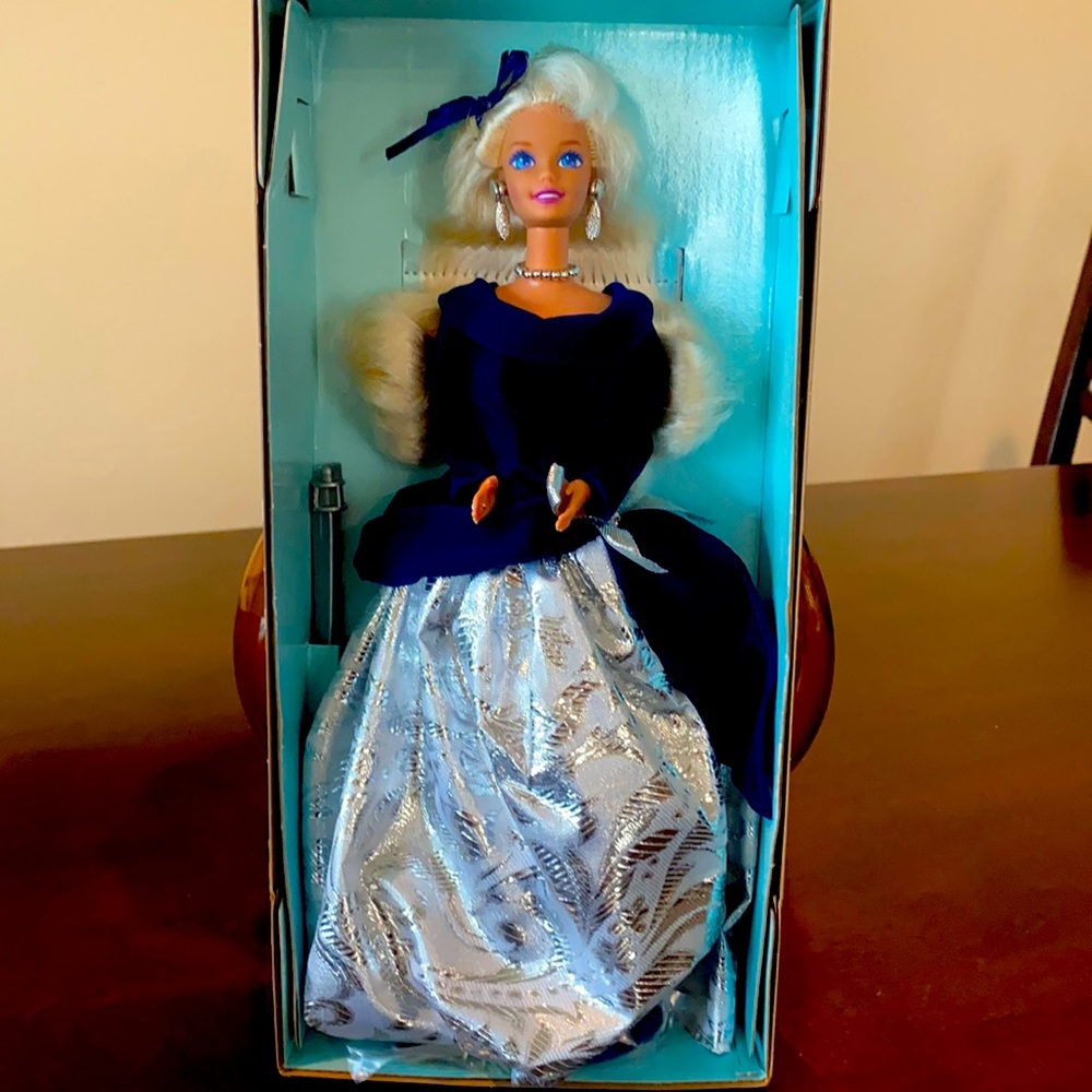 1995 Avon Winter Velvet Barbie